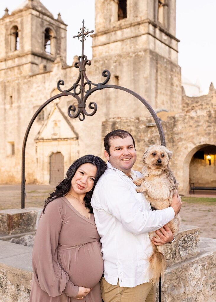 Maternity photos with puppy in Texas